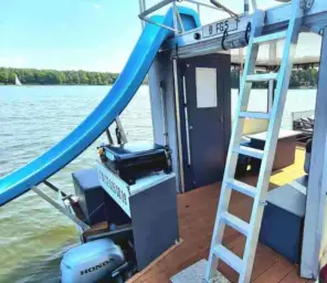 Floss 18 Pers. Partyboot mit Rutsche mieten Berlin Köpenick 15 PS ohne Führerschein mit WC Bild 4